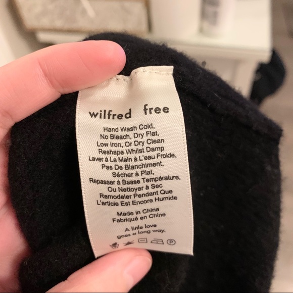 Aritzia Wilfred Free V-Neck Sweater - Picture 3 of 4